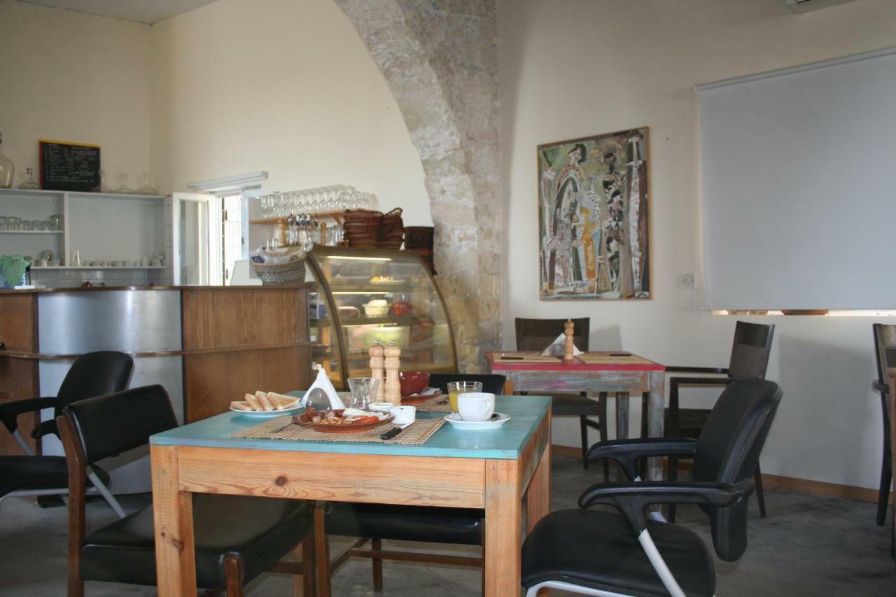 Cornaro Fine Arts Center Apartment Limassol Ngoại thất bức ảnh