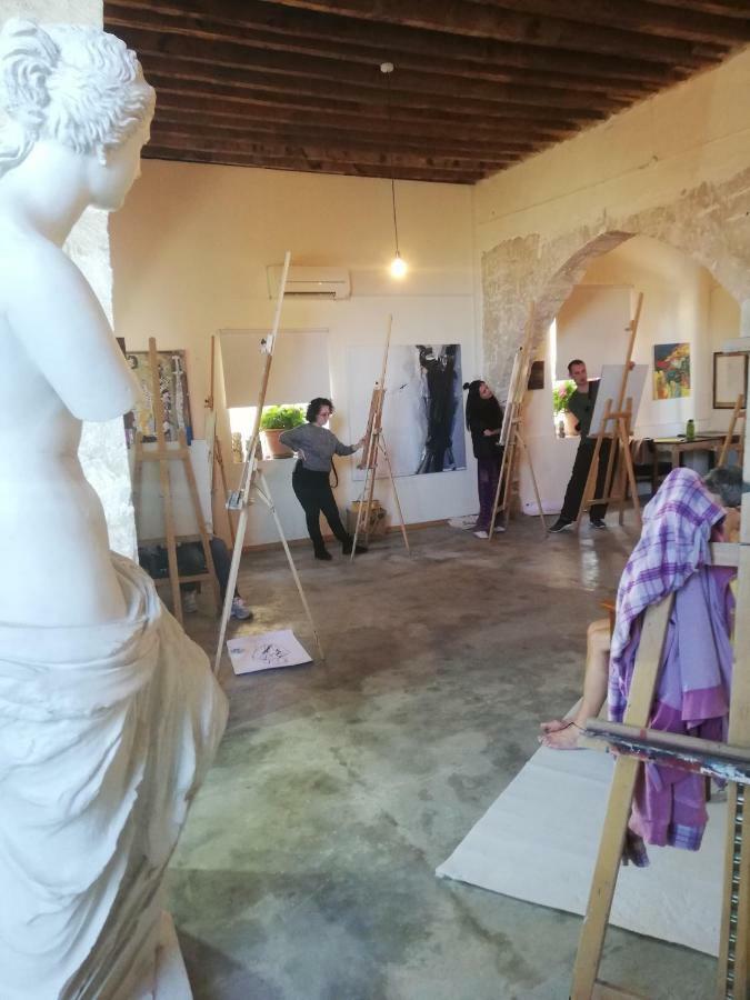 Cornaro Fine Arts Center Apartment Limassol Ngoại thất bức ảnh